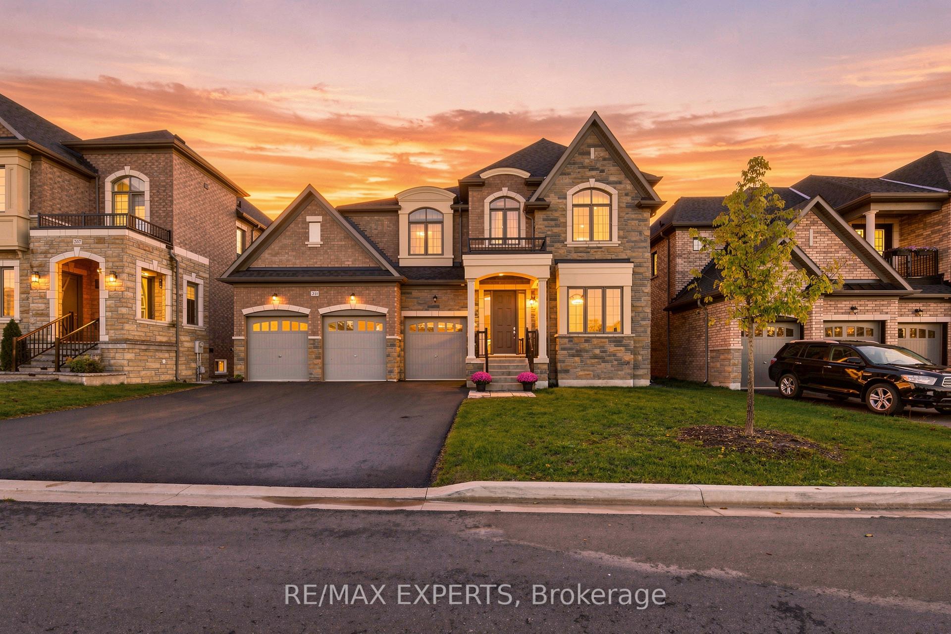 Photo 2 of 211 Stormont Trail, Vaughan, Vellore Village — HOMEH