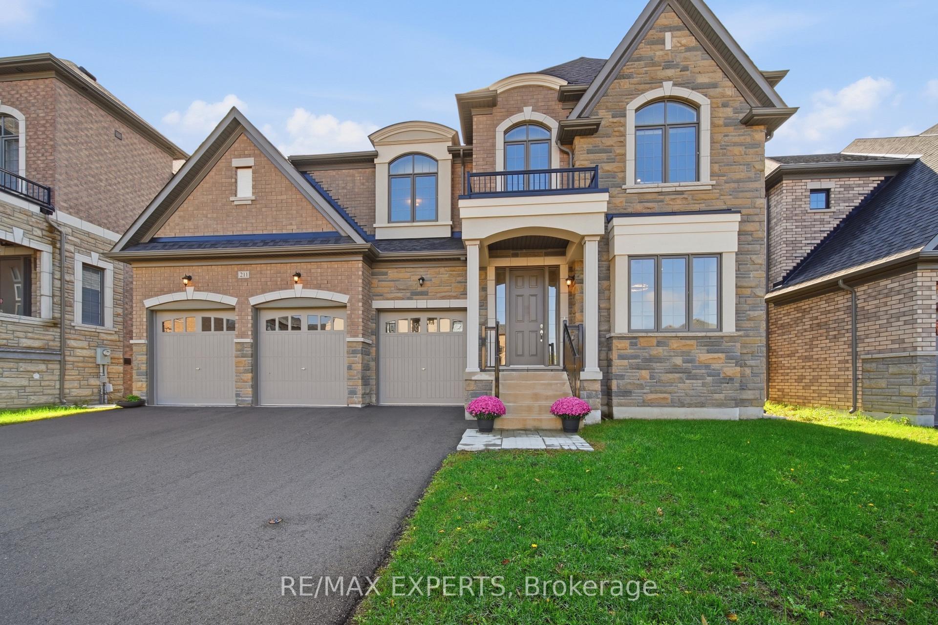 Photo 3 of 211 Stormont Trail, Vaughan, Vellore Village — HOMEH