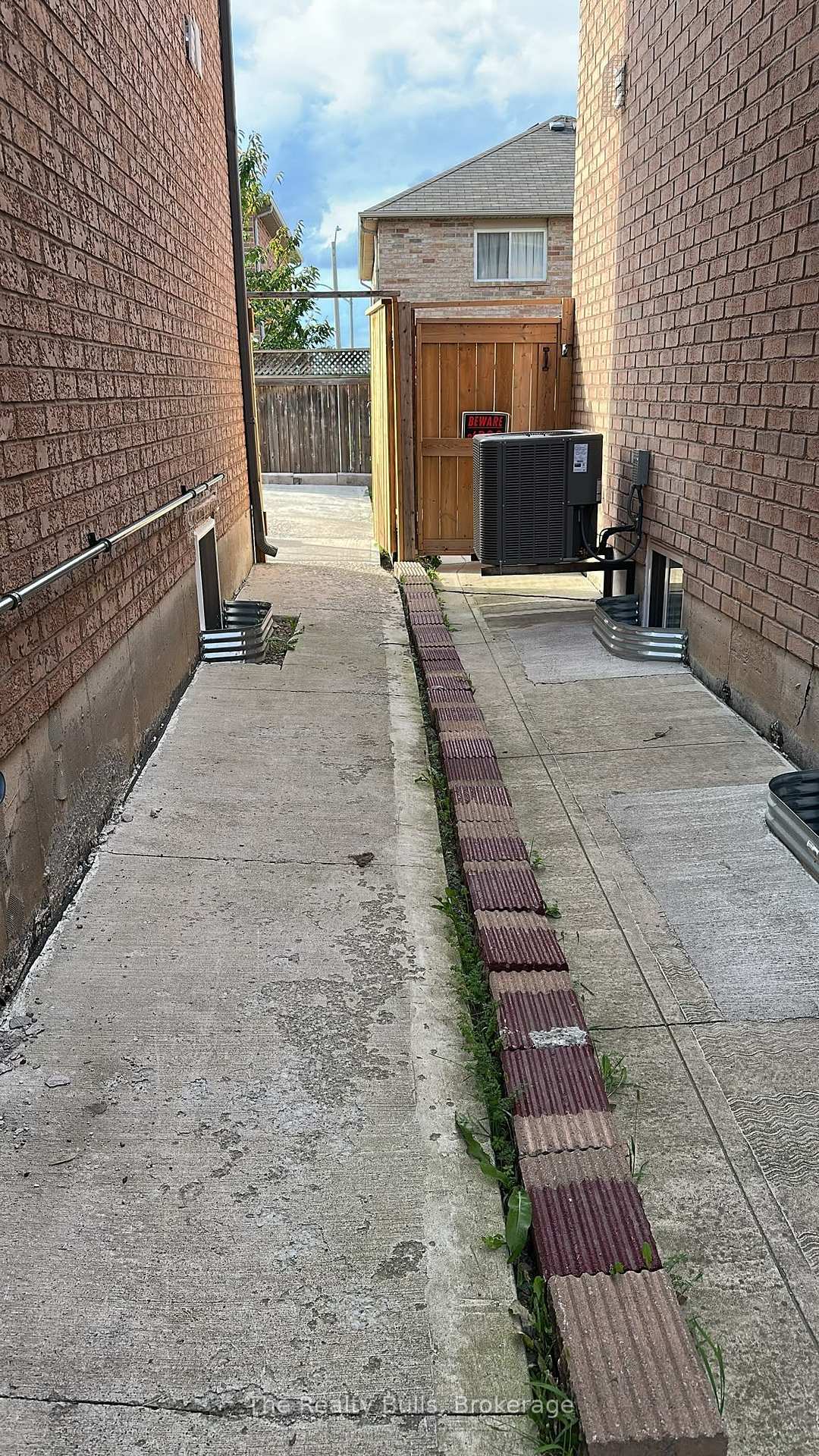 Photo 10 of Unit Basement, 4 Fairhill Avenue, Brampton, Fletcher's Meadow — HOMEH