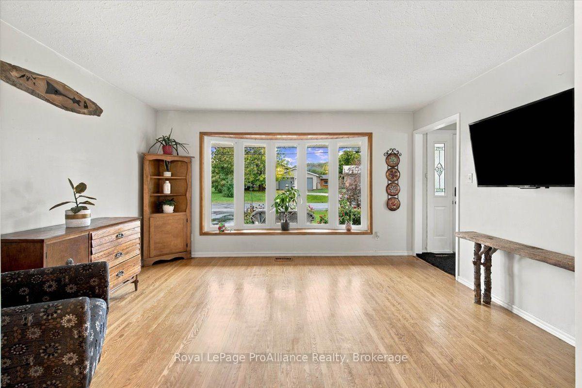 Photo 8 of 106 Burns Avenue, Quinte West, Sidney Ward — HOMEH