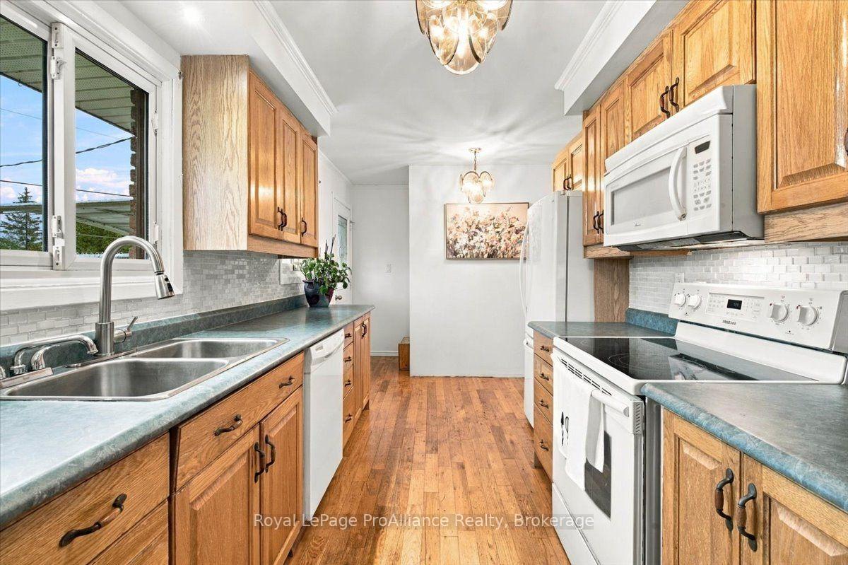 Photo 17 of 106 Burns Avenue, Quinte West, Sidney Ward — HOMEH