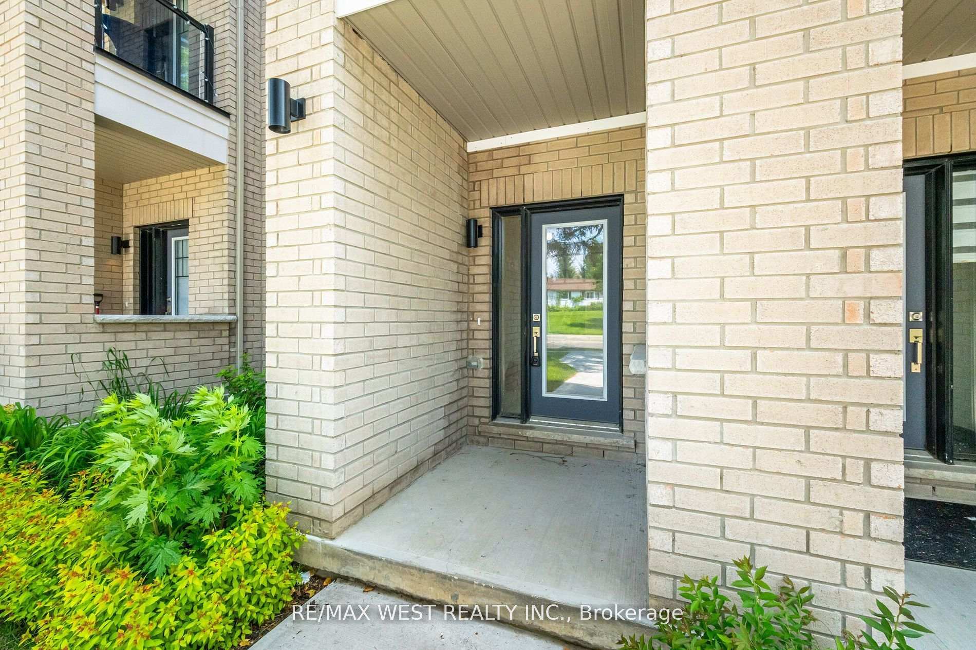 Photo 3 of 1563 Green Road, Clarington, Bowmanville — HOMEH