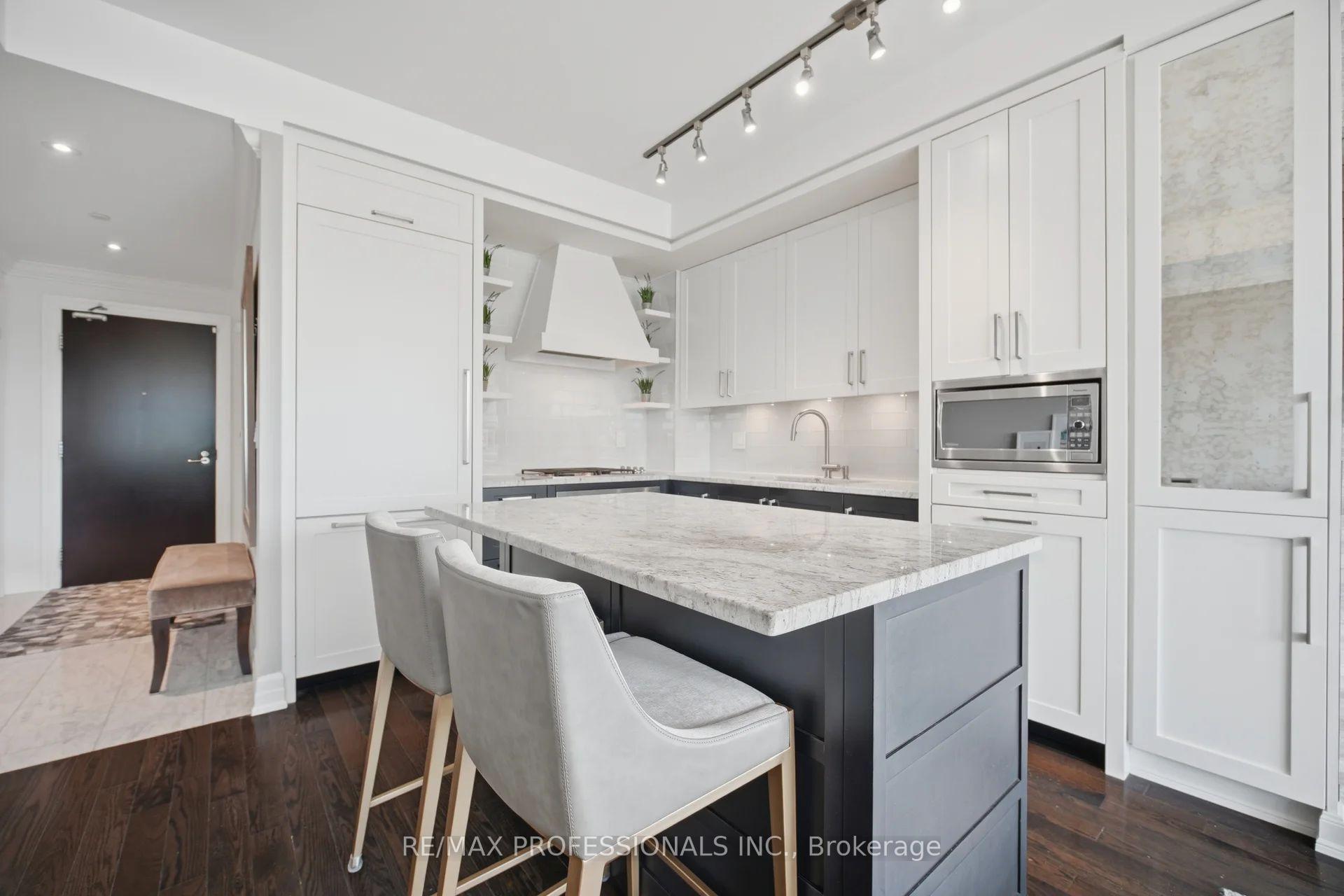 Photo 3 of Unit 512, 30 Old Mill Road, Etobicoke, Kingsway South — HOMEH
