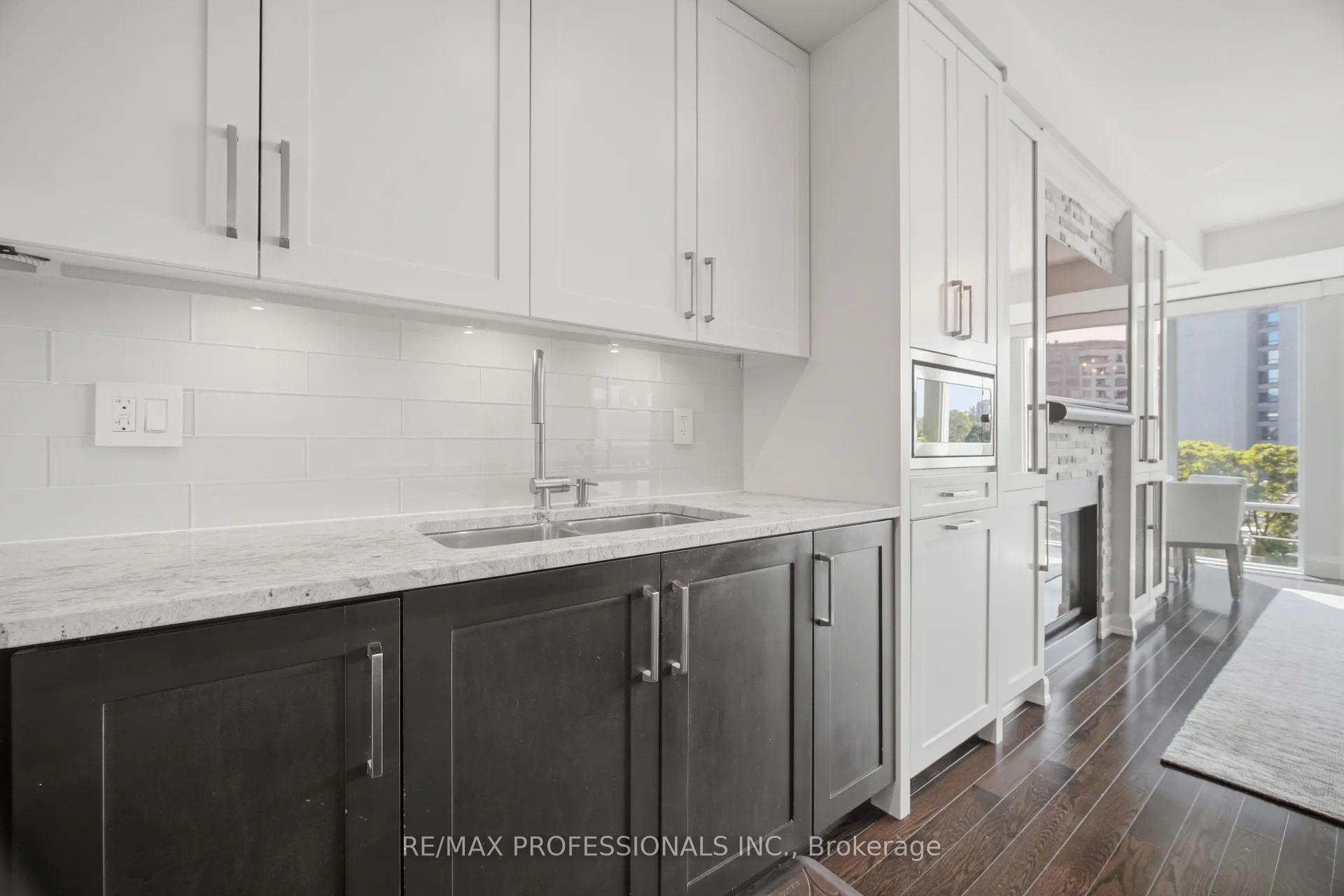 Photo 5 of Unit 512, 30 Old Mill Road, Etobicoke, Kingsway South — HOMEH