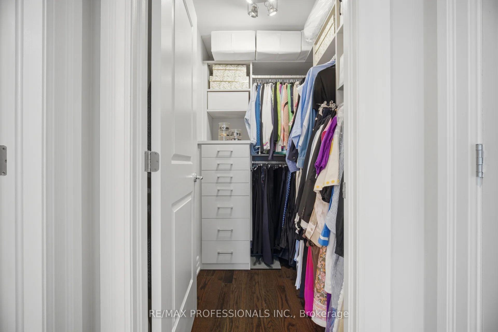 Photo 16 of Unit 512, 30 Old Mill Road, Etobicoke, Kingsway South — HOMEH