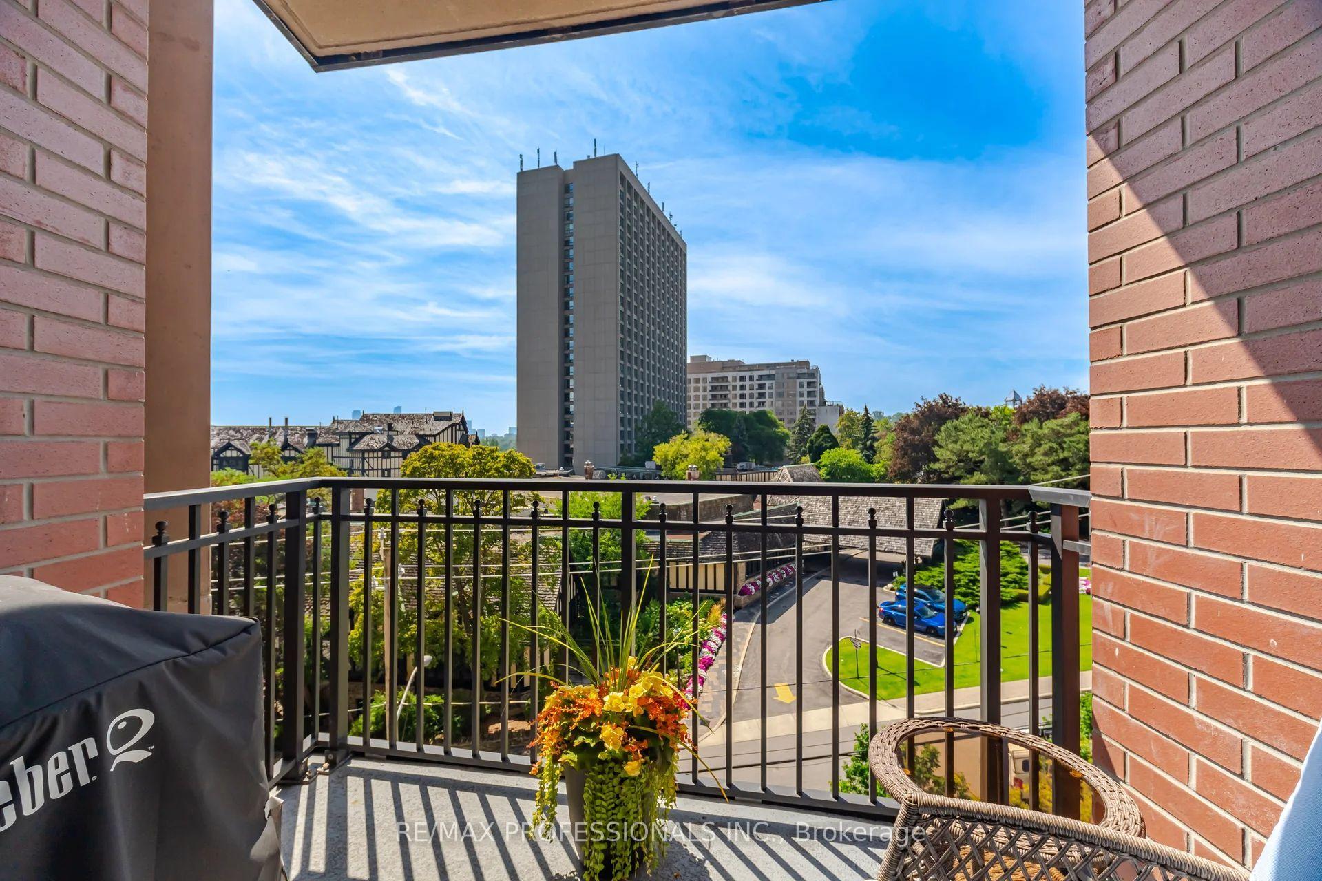 Photo 19 of Unit 512, 30 Old Mill Road, Etobicoke, Kingsway South — HOMEH