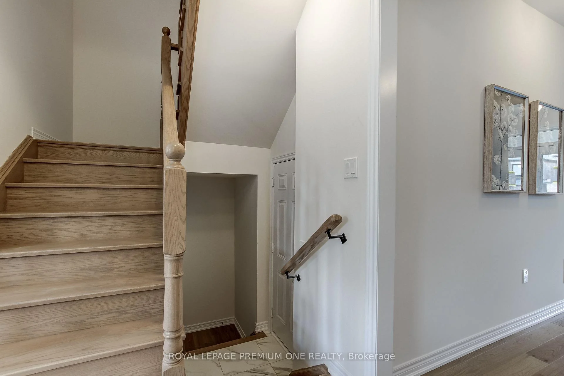 Photo 9 of 393 Kennedy Circle W, Milton, Cobban — HOMEH