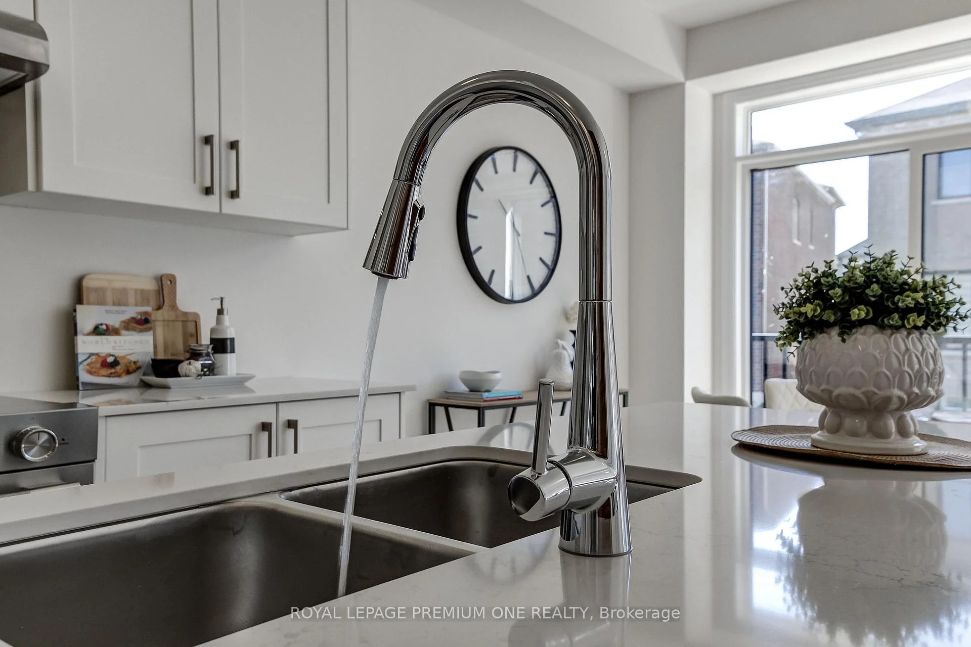 Photo 13 of 393 Kennedy Circle W, Milton, Cobban — HOMEH