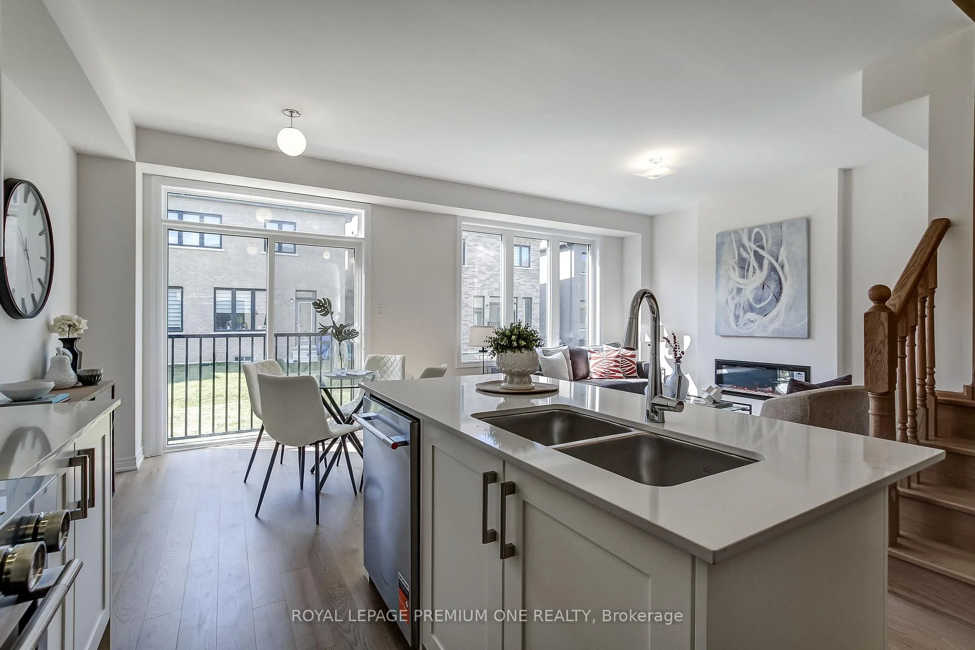 Photo 14 of 393 Kennedy Circle W, Milton, Cobban — HOMEH