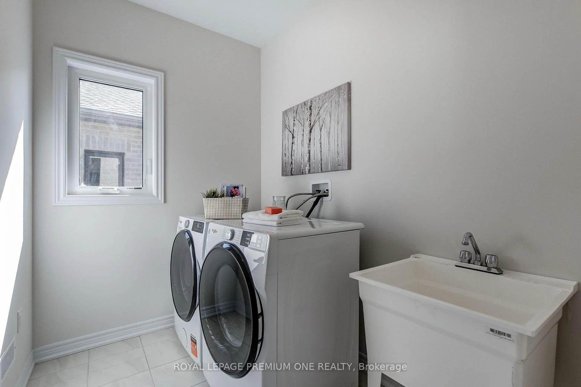 Photo 19 of 393 Kennedy Circle W, Milton, Cobban — HOMEH