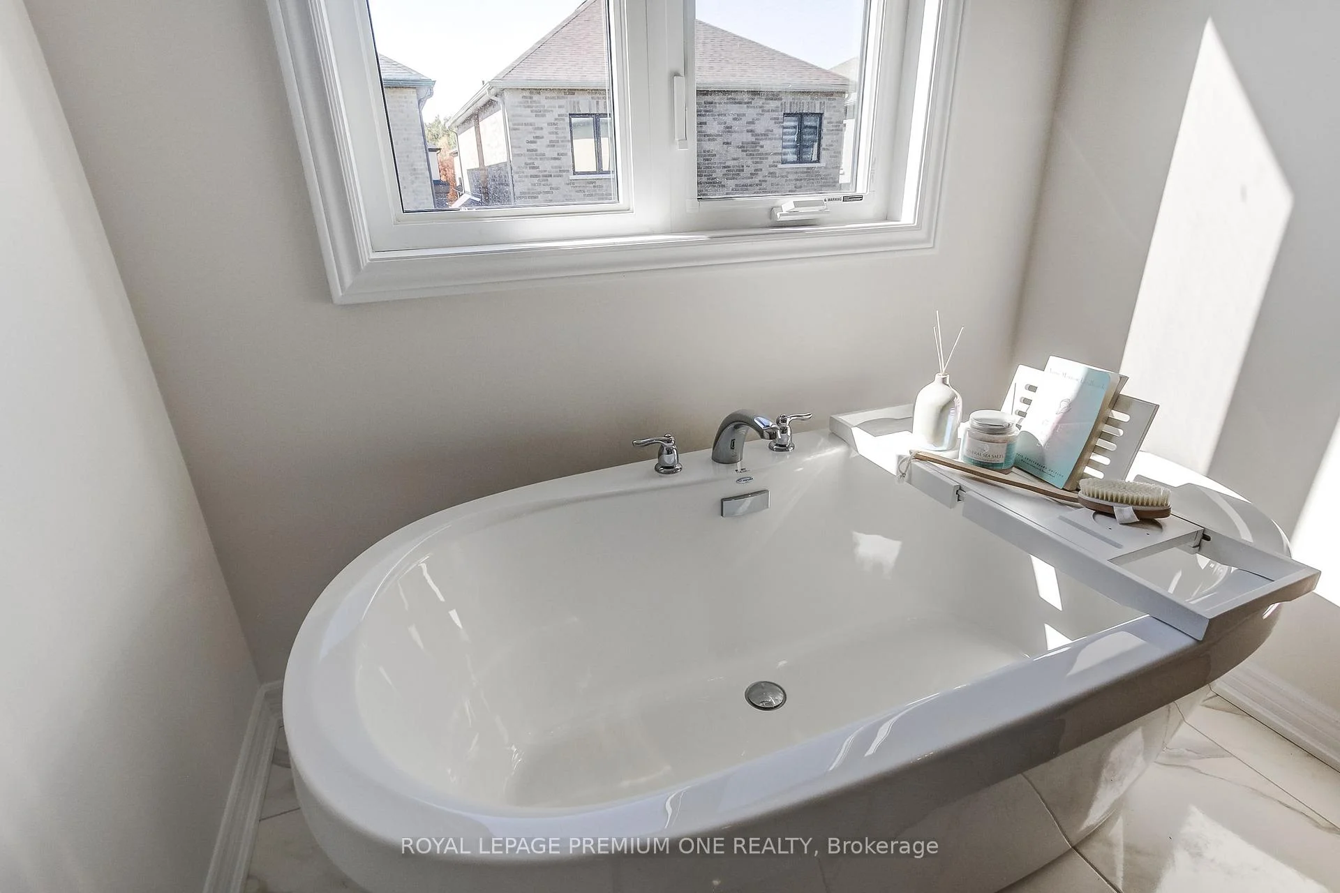 Photo 30 of 393 Kennedy Circle W, Milton, Cobban — HOMEH