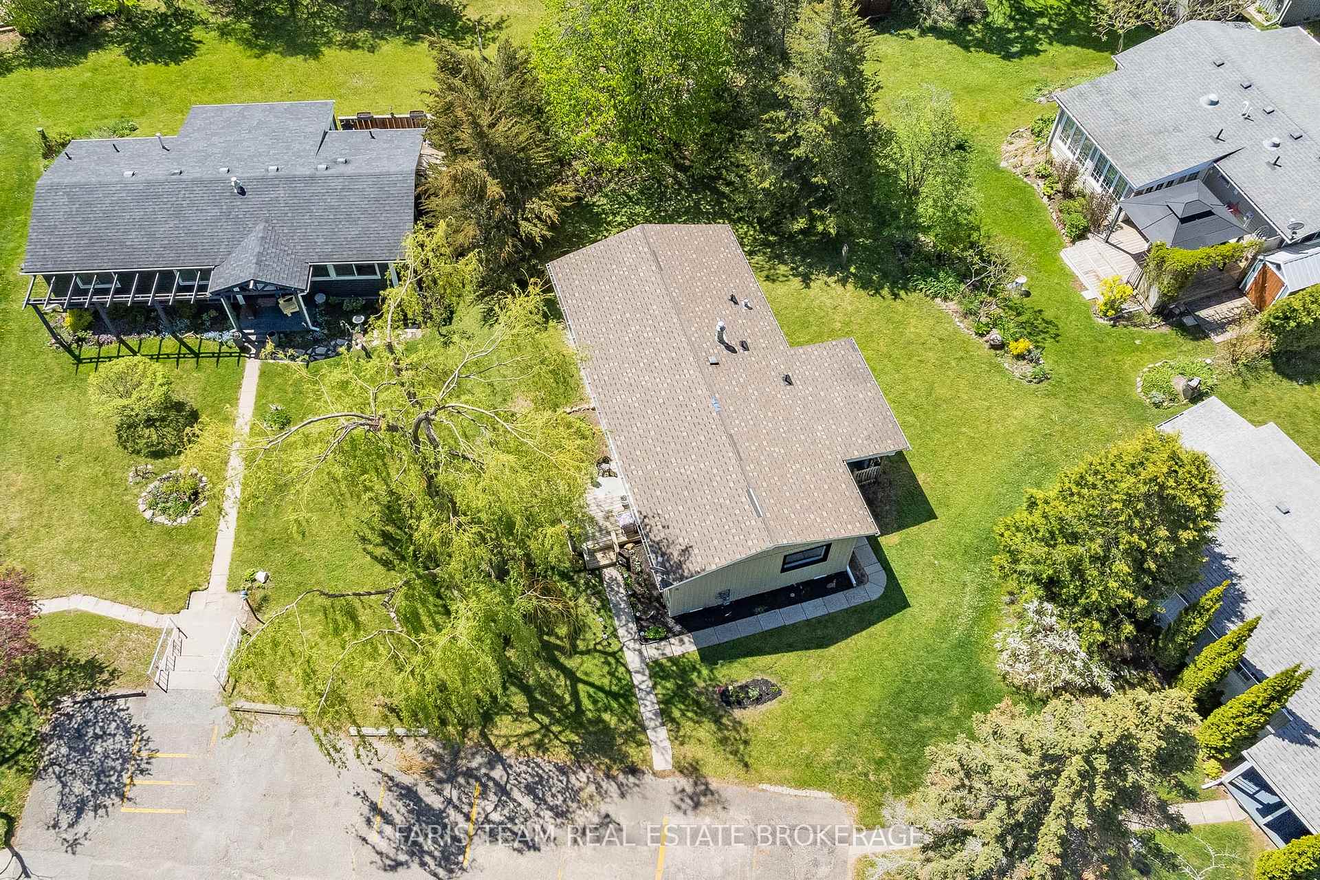 Photo 4 of 21 Hawthorne Drive, Innisfil, Rural Innisfil — HOMEH
