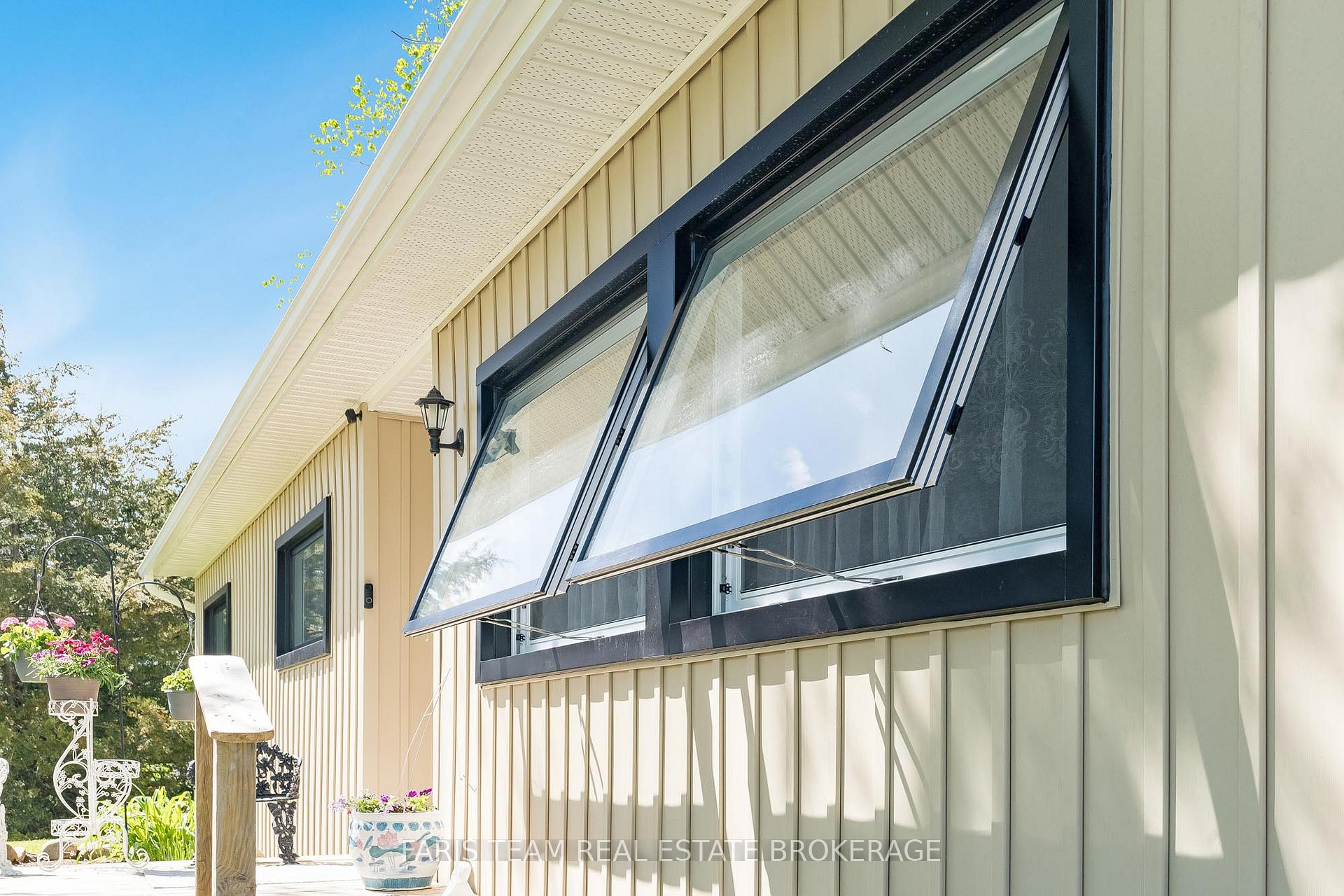 Photo 7 of 21 Hawthorne Drive, Innisfil, Rural Innisfil — HOMEH