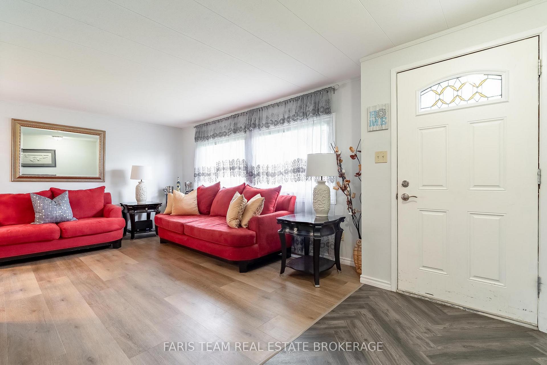 Photo 18 of 21 Hawthorne Drive, Innisfil, Rural Innisfil — HOMEH