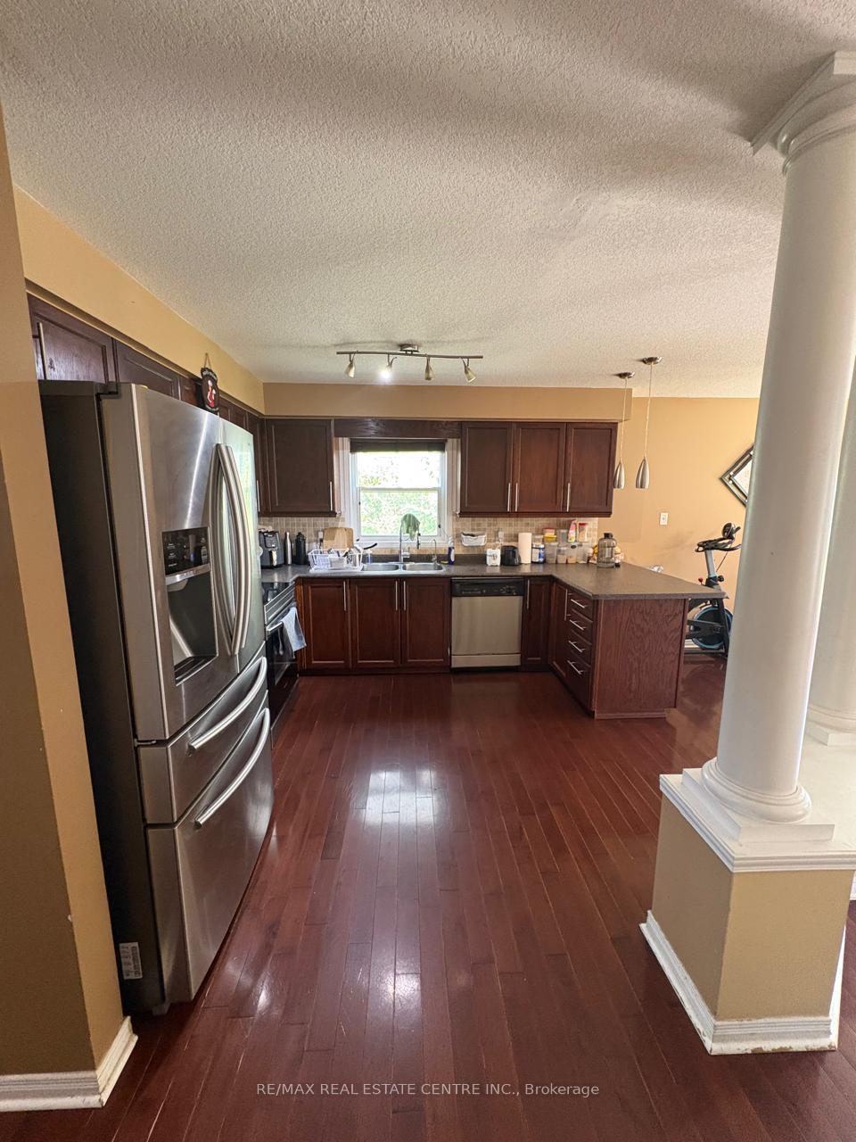 Photo 5 of 304 Purple Sage Crescent, Kitchener, Larentian West — HOMEH
