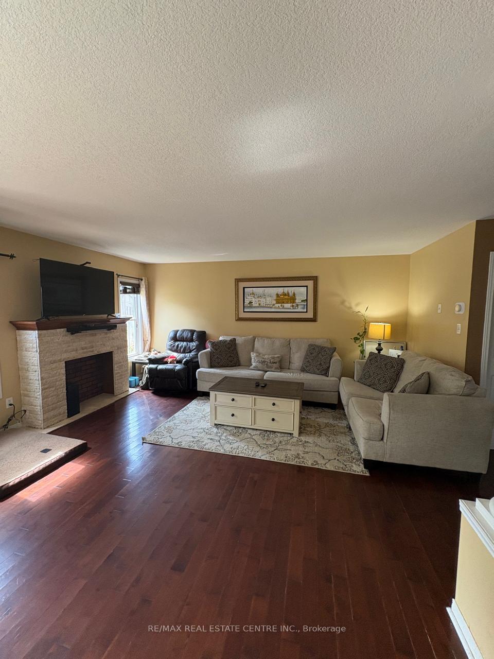 Photo 7 of 304 Purple Sage Crescent, Kitchener, Larentian West — HOMEH