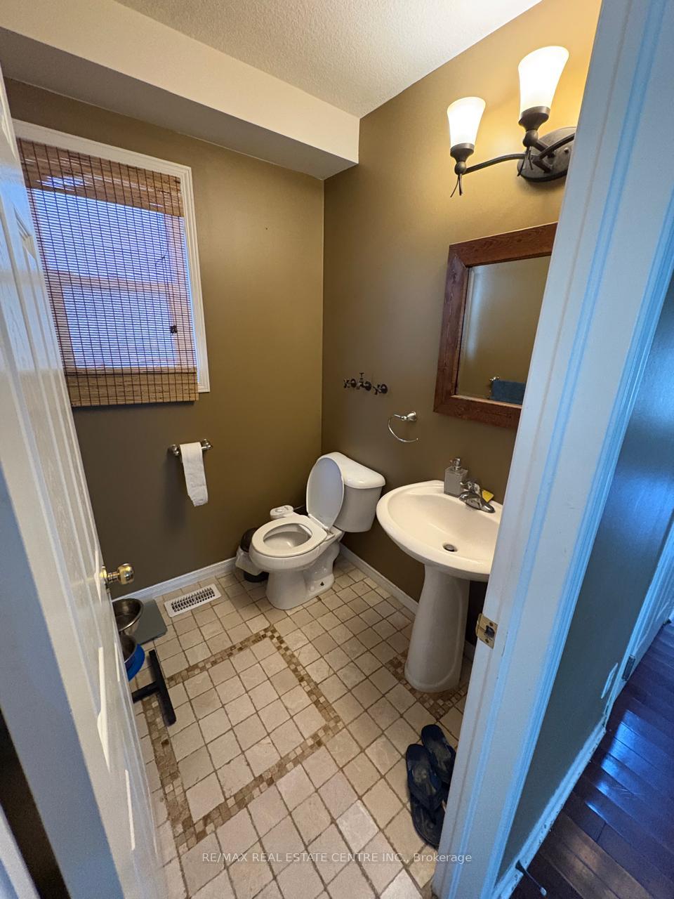 Photo 8 of 304 Purple Sage Crescent, Kitchener, Larentian West — HOMEH