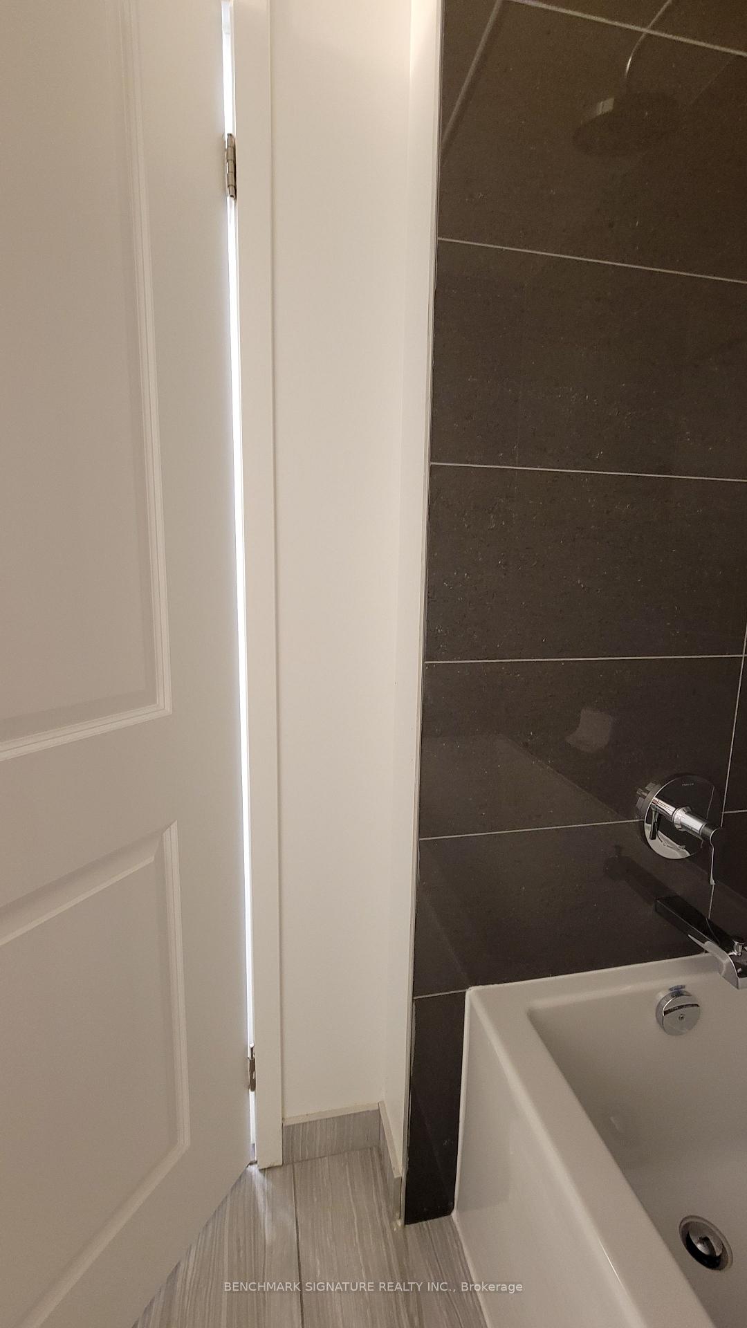 Photo 11 of Unit 1607, 85 Oneida Crescent, Richmond Hill, Langstaff — HOMEH