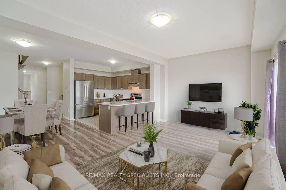 Photo 3 of 70 Bradbury Road, Hamilton, Stoney Creek Mountain — HOMEH