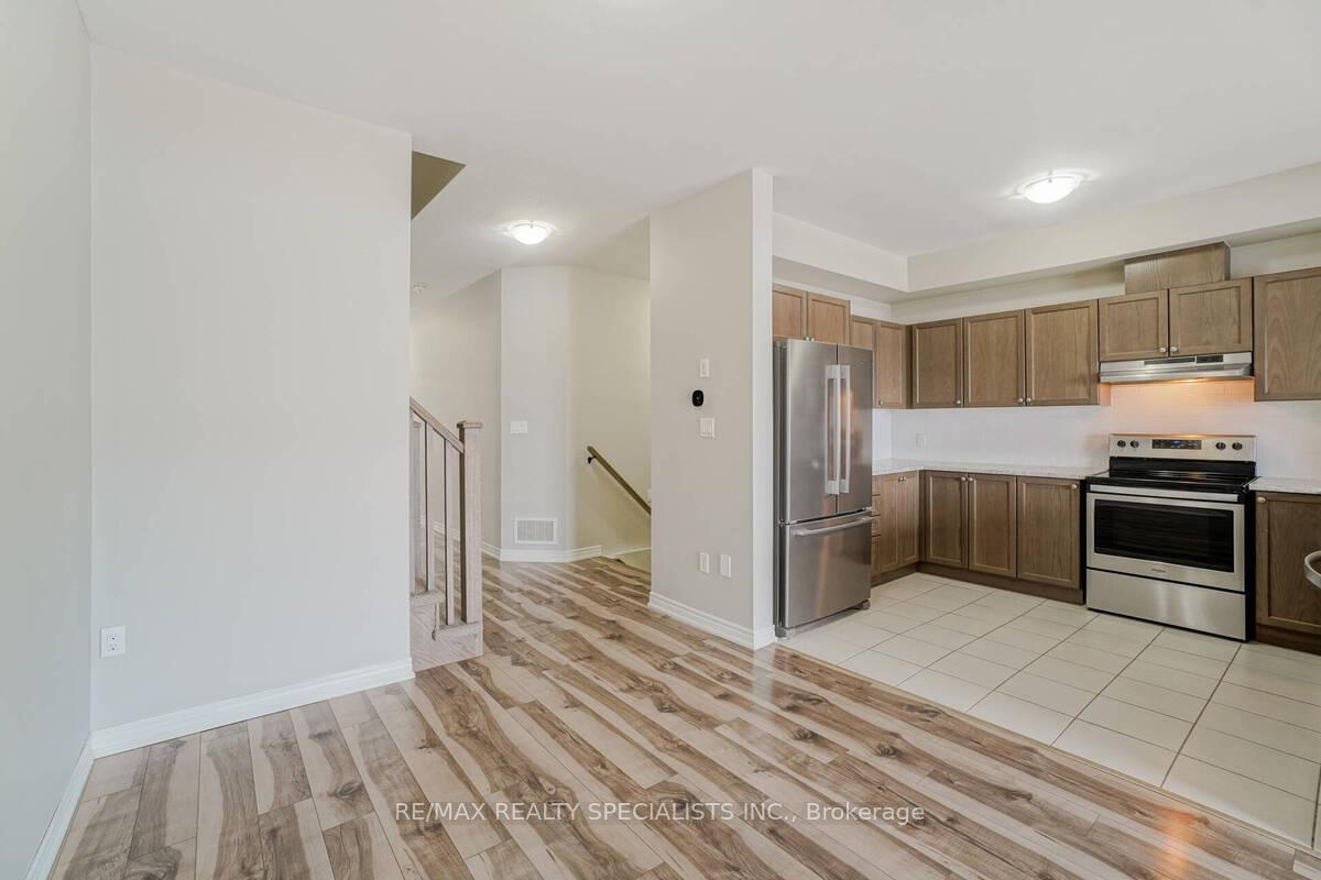 Photo 10 of 70 Bradbury Road, Hamilton, Stoney Creek Mountain — HOMEH