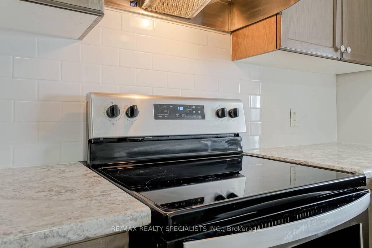 Photo 13 of 70 Bradbury Road, Hamilton, Stoney Creek Mountain — HOMEH