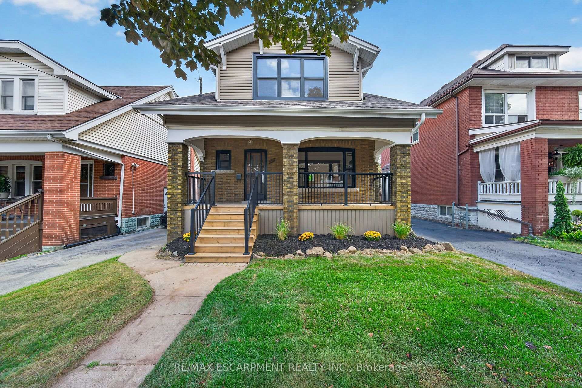 Photo of 229 Park Row S