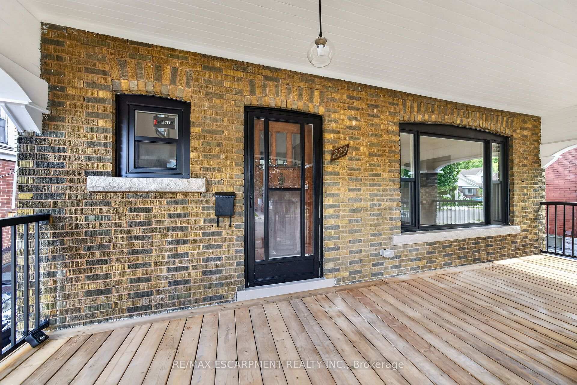 Photo 5 of 229 Park Row S, Hamilton, Delta — HOMEH