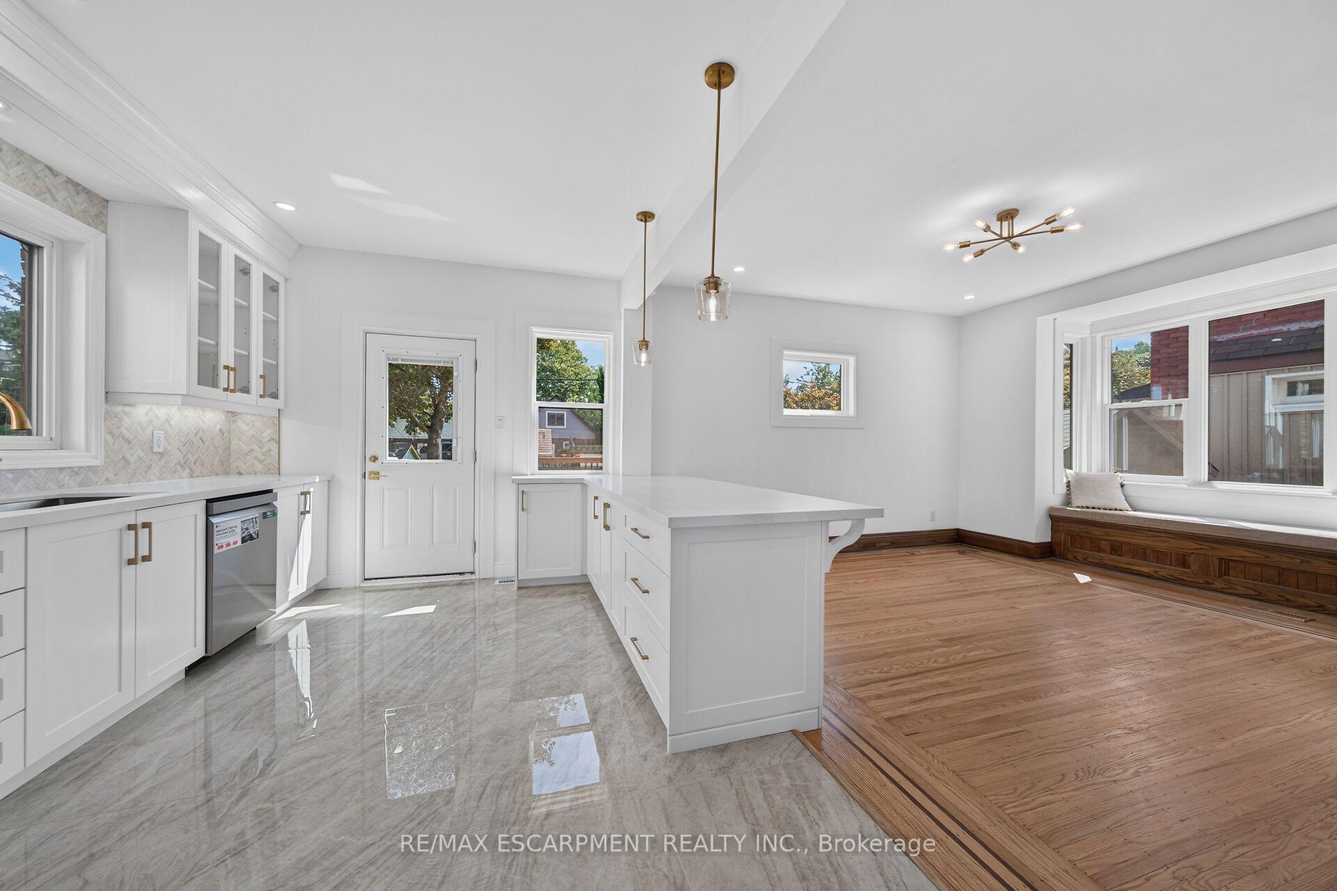 Photo 12 of 229 Park Row S, Hamilton, Delta — HOMEH