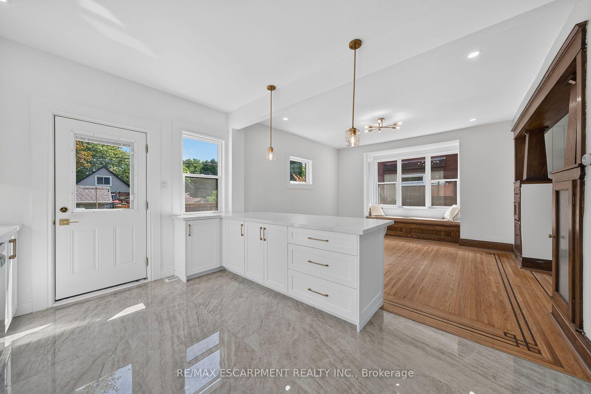 Photo 15 of 229 Park Row S, Hamilton, Delta — HOMEH