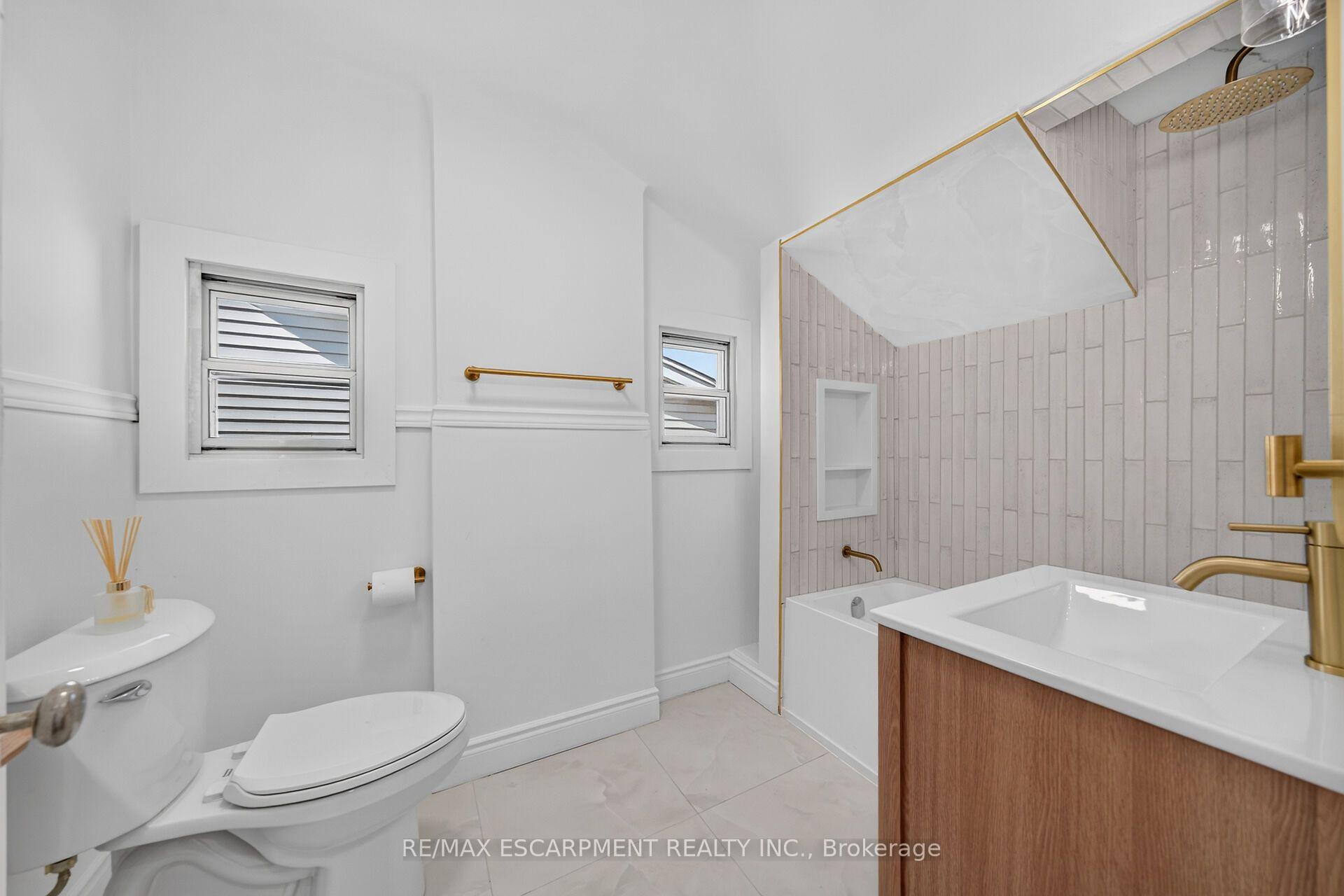 Photo 25 of 229 Park Row S, Hamilton, Delta — HOMEH