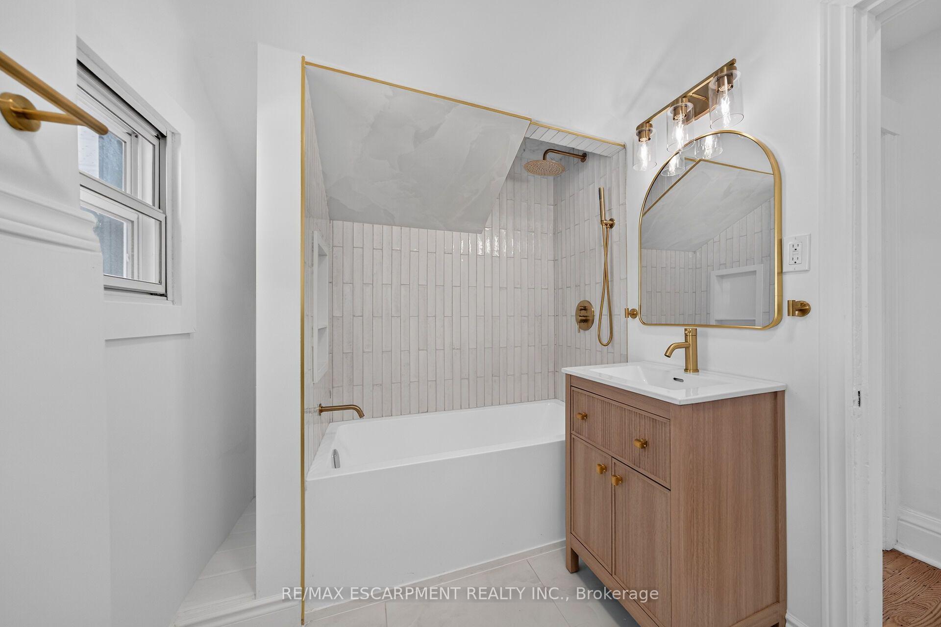 Photo 26 of 229 Park Row S, Hamilton, Delta — HOMEH