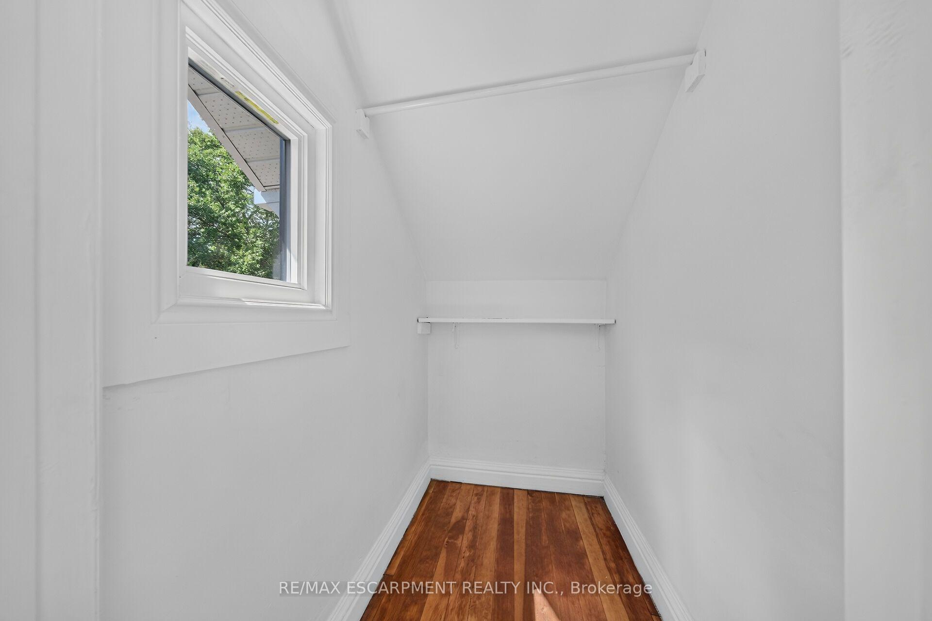 Photo 32 of 229 Park Row S, Hamilton, Delta — HOMEH