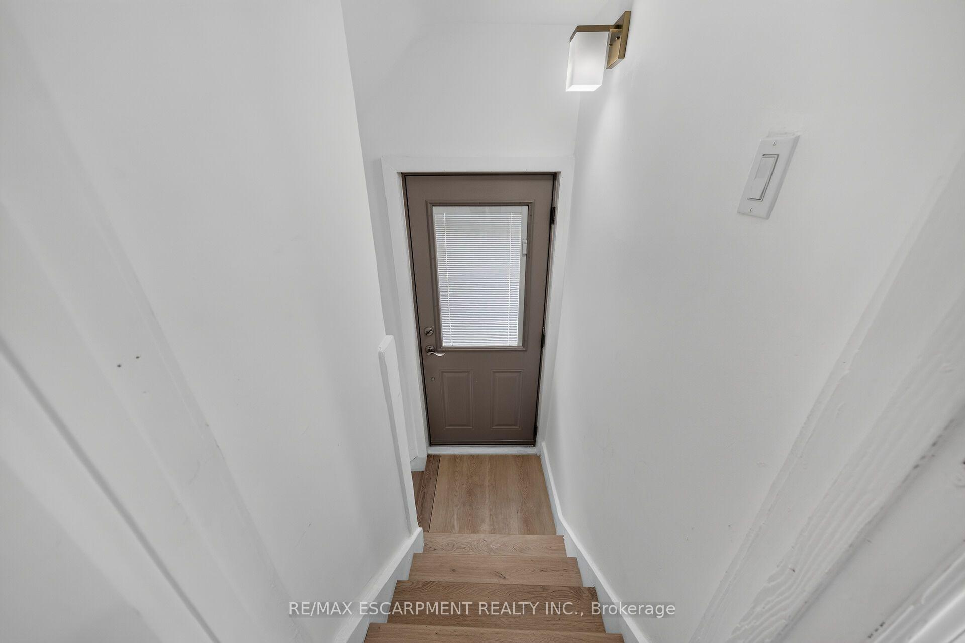Photo 33 of 229 Park Row S, Hamilton, Delta — HOMEH