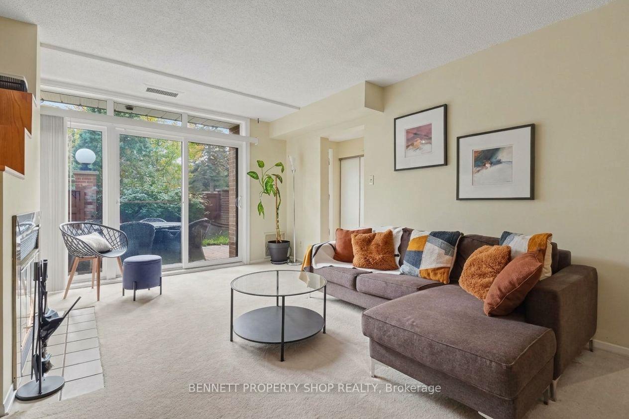 Photo 4 of Unit 45, 100 Hillside Drive, Ottawa, Viscount Alexander Park — HOMEH