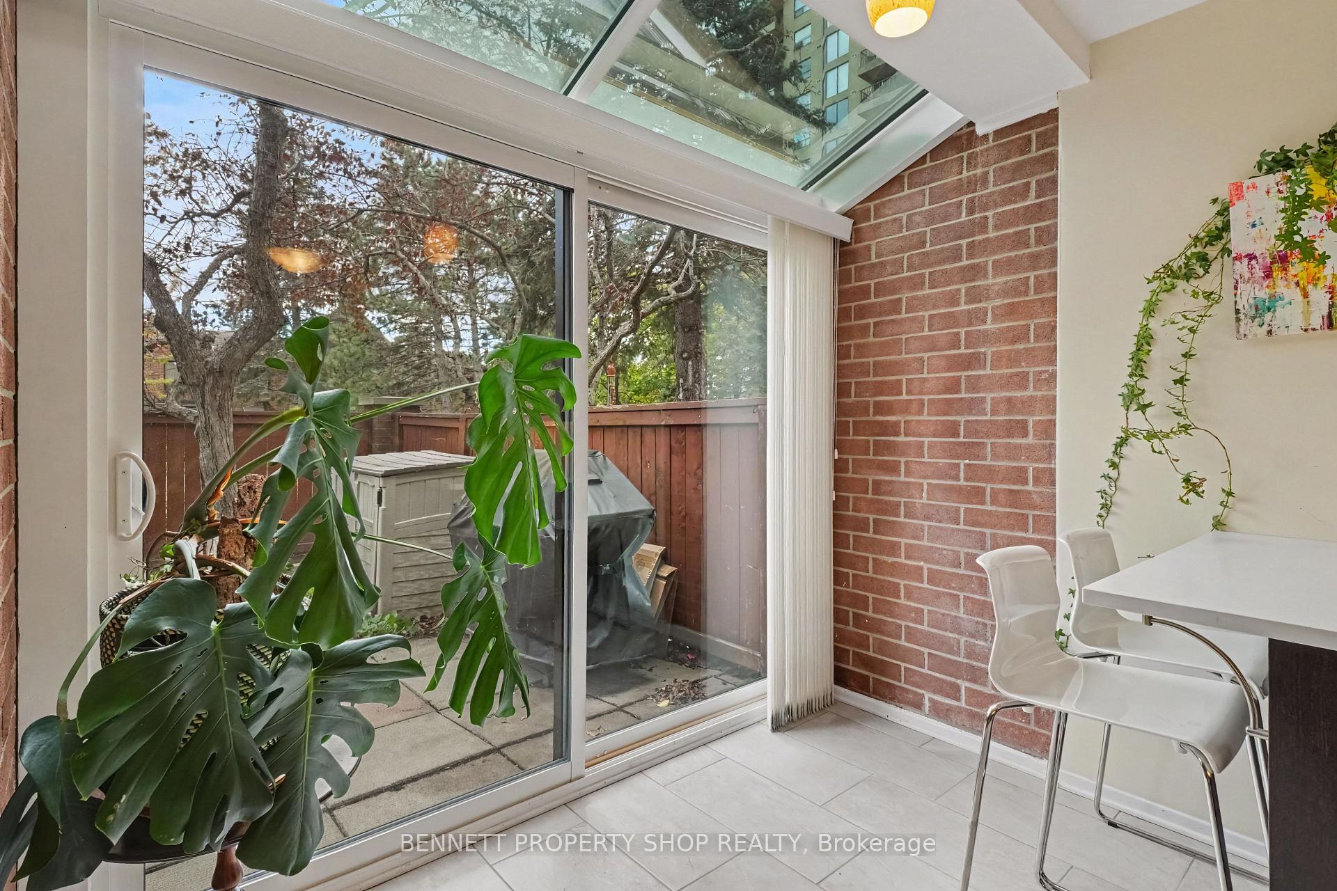 Photo 7 of Unit 45, 100 Hillside Drive, Ottawa, Viscount Alexander Park — HOMEH