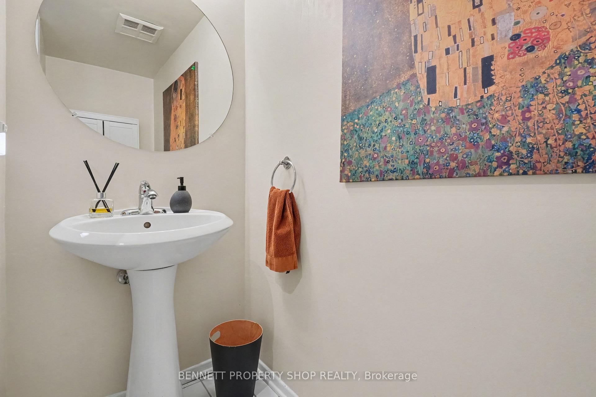 Photo 10 of Unit 45, 100 Hillside Drive, Ottawa, Viscount Alexander Park — HOMEH