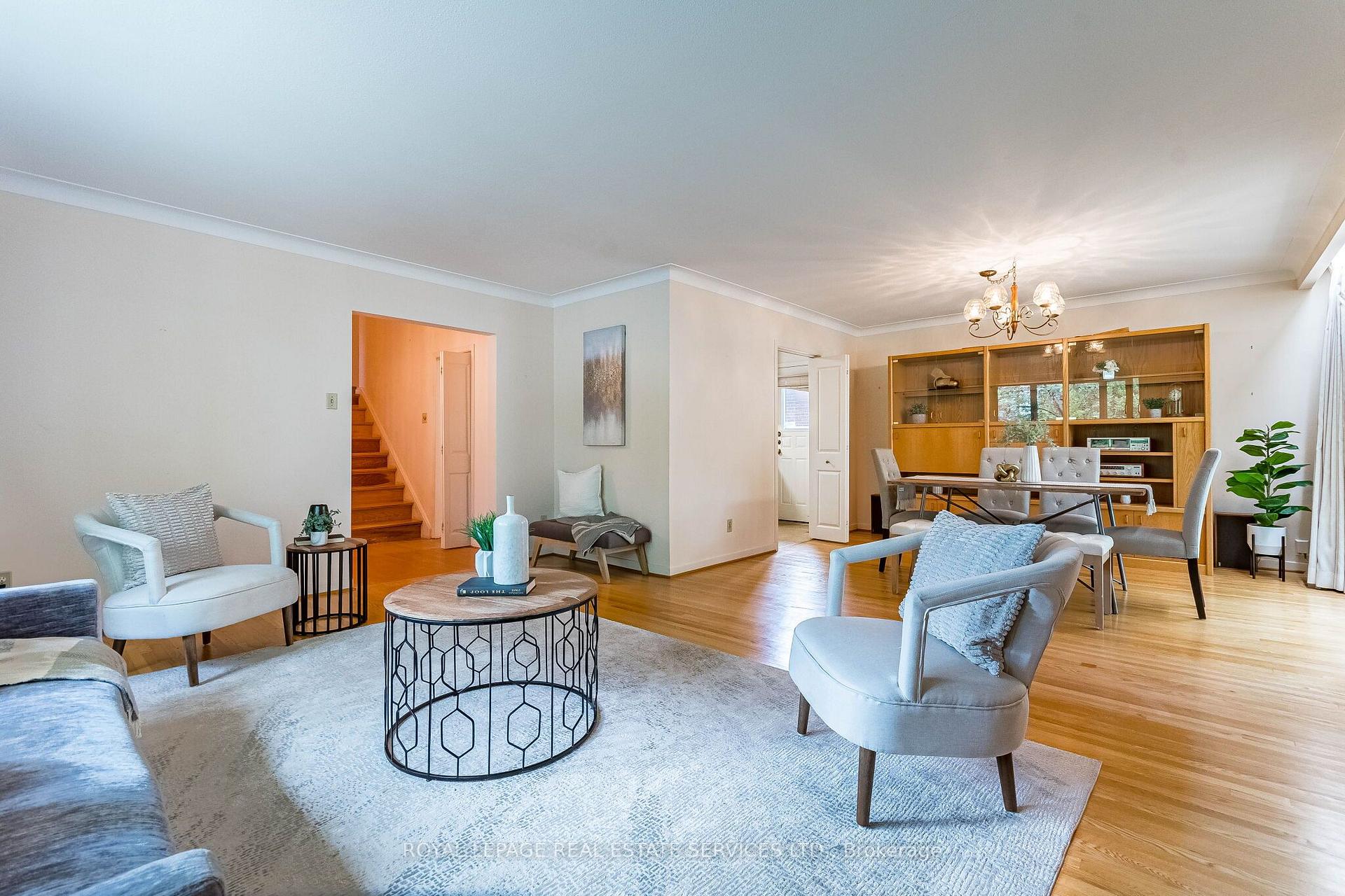 Photo 6 of 220 Edenbridge Drive, Etobicoke, Edenbridge-Humber Valley — HOMEH
