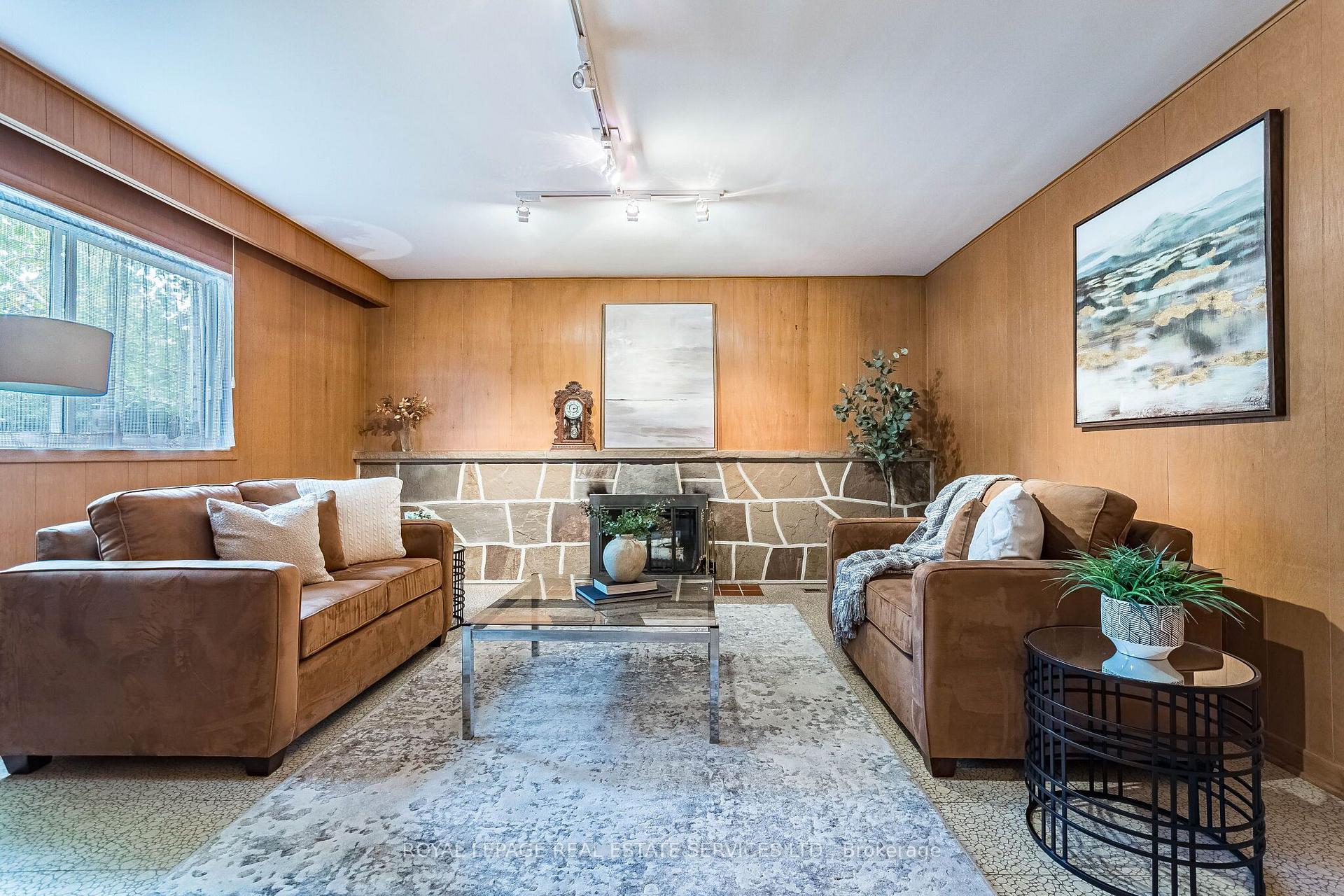 Photo 10 of 220 Edenbridge Drive, Etobicoke, Edenbridge-Humber Valley — HOMEH