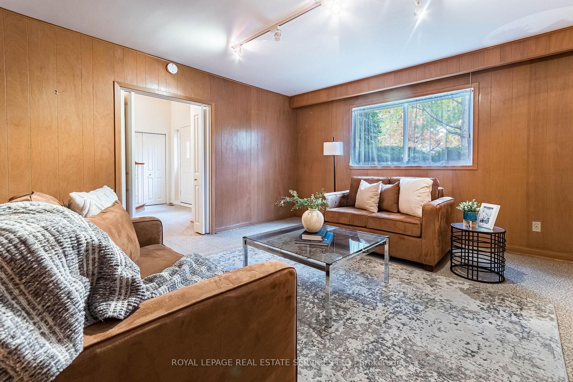 Photo 11 of 220 Edenbridge Drive, Etobicoke, Edenbridge-Humber Valley — HOMEH