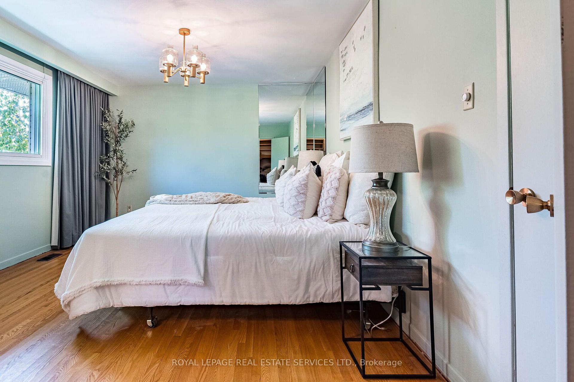 Photo 14 of 220 Edenbridge Drive, Etobicoke, Edenbridge-Humber Valley — HOMEH