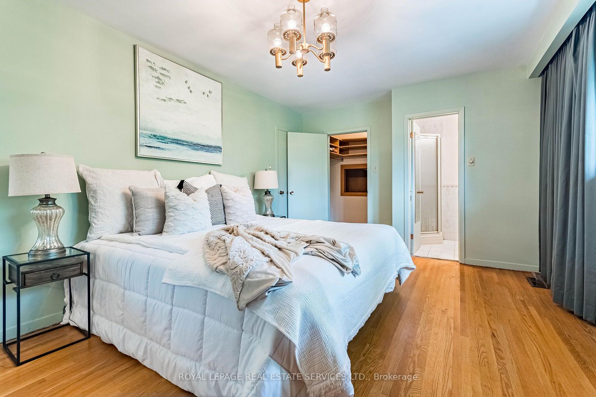 Photo 15 of 220 Edenbridge Drive, Etobicoke, Edenbridge-Humber Valley — HOMEH