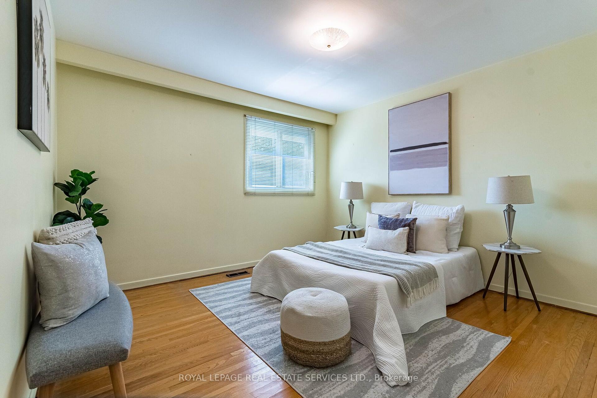 Photo 17 of 220 Edenbridge Drive, Etobicoke, Edenbridge-Humber Valley — HOMEH