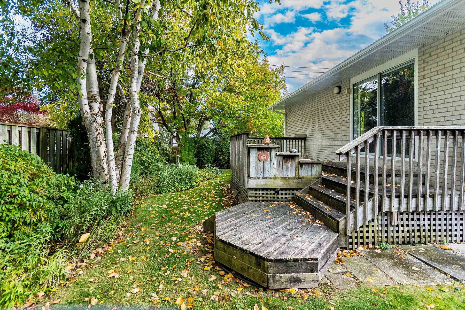Photo 23 of 220 Edenbridge Drive, Etobicoke, Edenbridge-Humber Valley — HOMEH