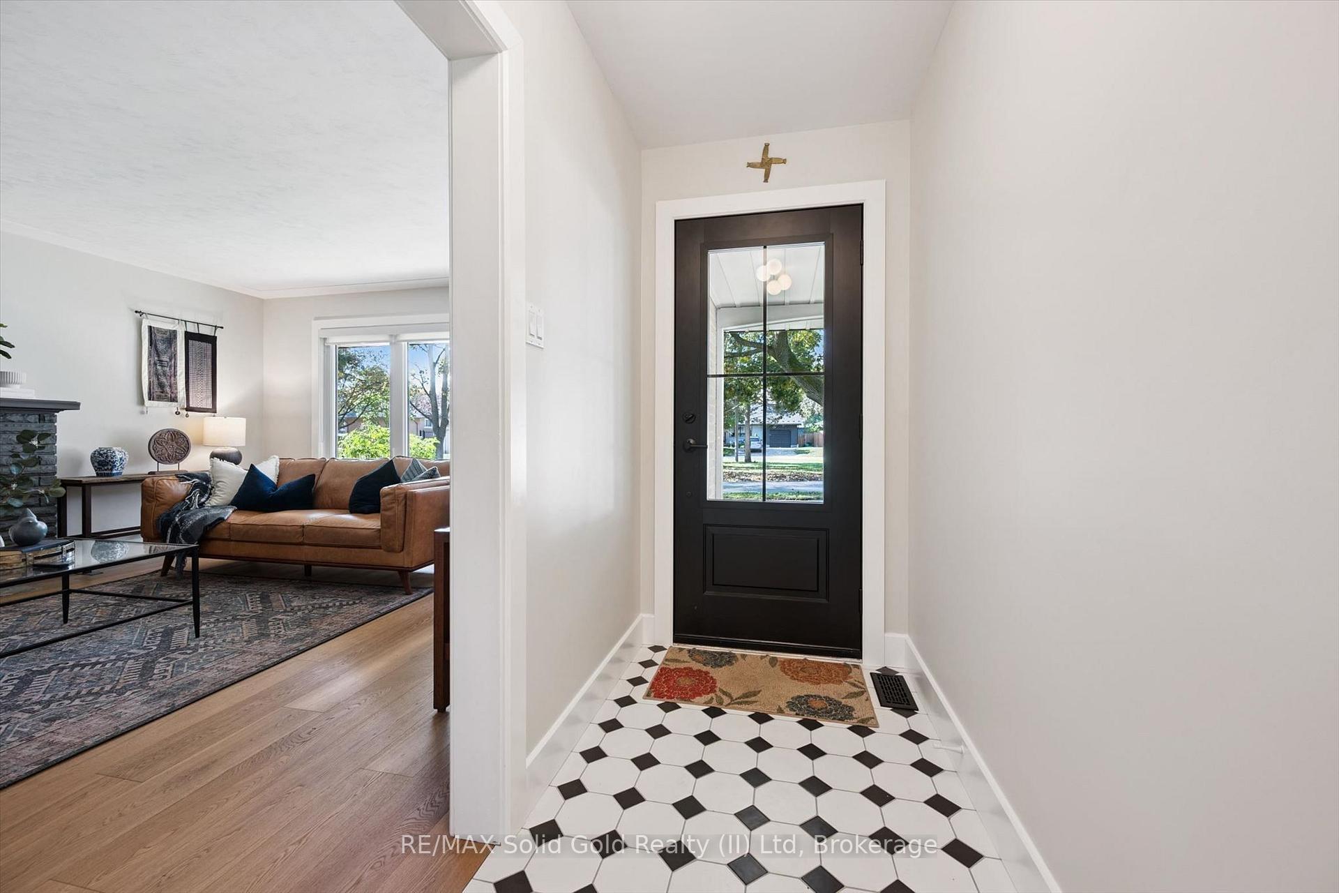 Photo 5 of 38 Yule Place, Kitchener, Stanley Park — HOMEH