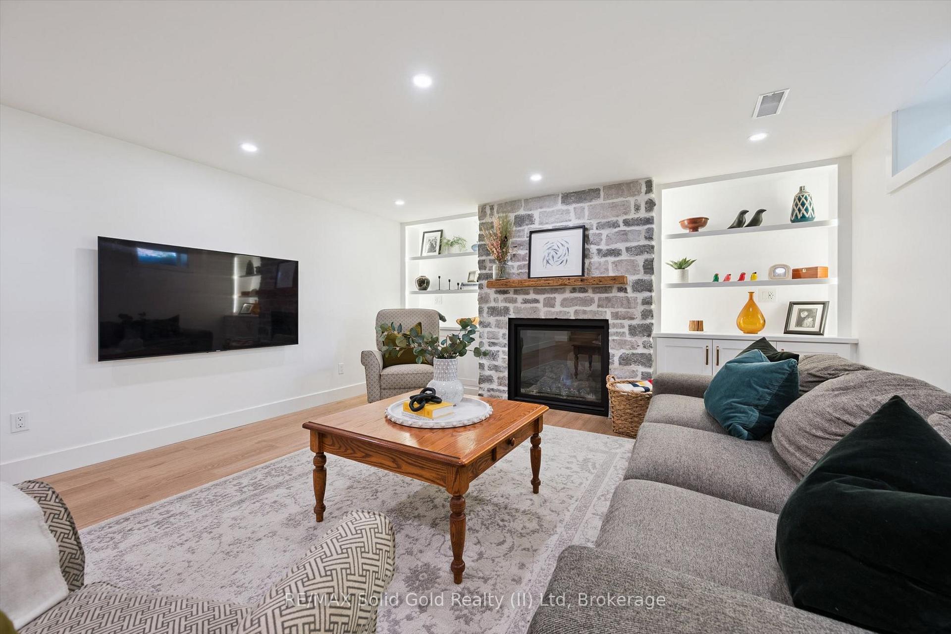Photo 28 of 38 Yule Place, Kitchener, Stanley Park — HOMEH