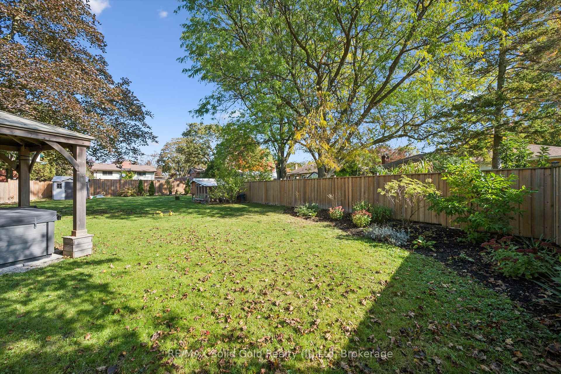 Photo 36 of 38 Yule Place, Kitchener, Stanley Park — HOMEH