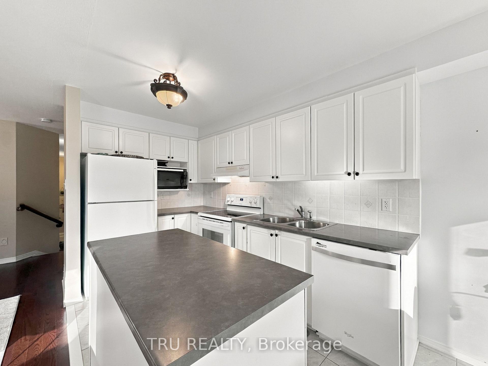 Photo 9 of Unit 48, 336 Hillsboro Private, Ottawa, Kanata - Emerald Meadows/Trailwest — HOMEH