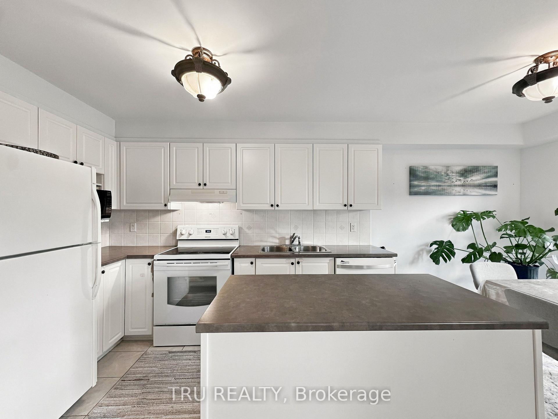 Photo 10 of Unit 48, 336 Hillsboro Private, Ottawa, Kanata - Emerald Meadows/Trailwest — HOMEH