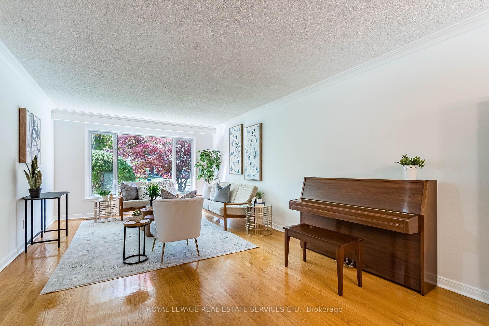 Photo 2 of 213 The Kingsway, Etobicoke, Edenbridge-Humber Valley — HOMEH