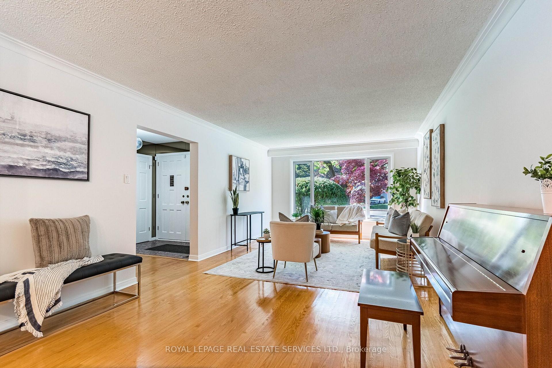 Photo 3 of 213 The Kingsway, Etobicoke, Edenbridge-Humber Valley — HOMEH